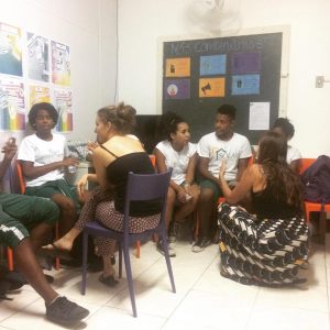 Volunteers-in-rio-de-janeiro-edumais-classroom