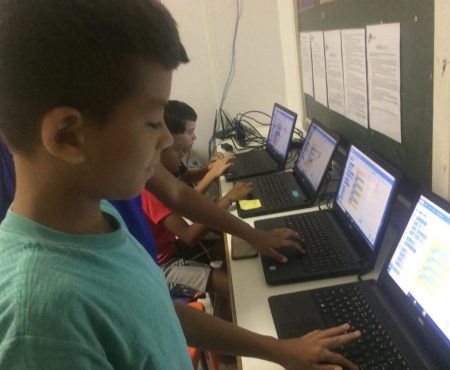 Children designing a game using Scratch on EduMais's Programming Summer Camp