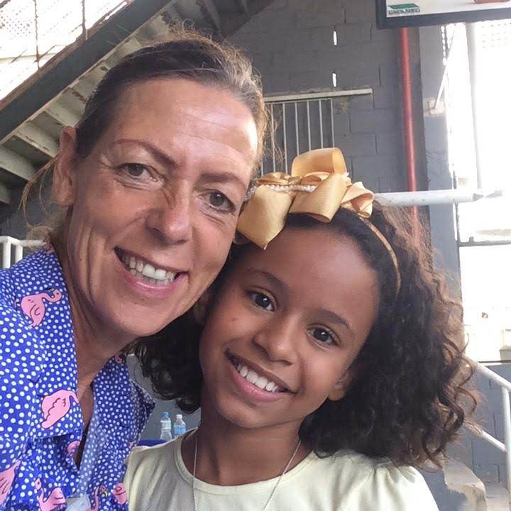 EduMais founder Diana Nijboer selfie with a girl student at English Summer Camp 2019