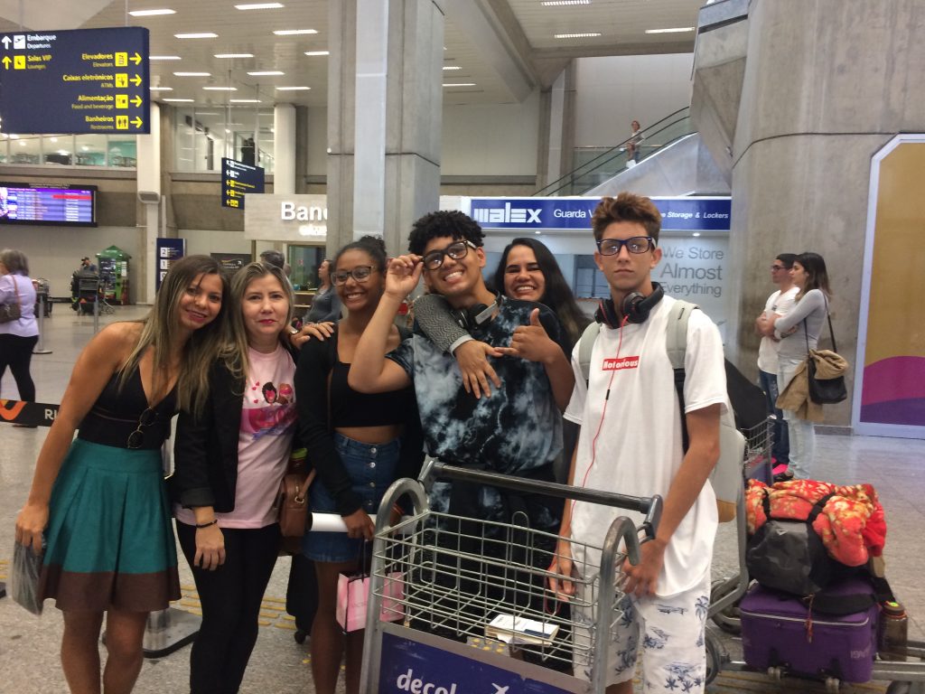 EduMais Exchange Student Thais at Rio Galeao airport