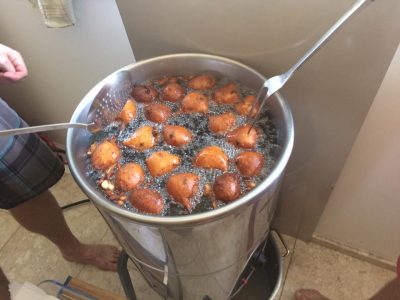 Oliebollen in pan