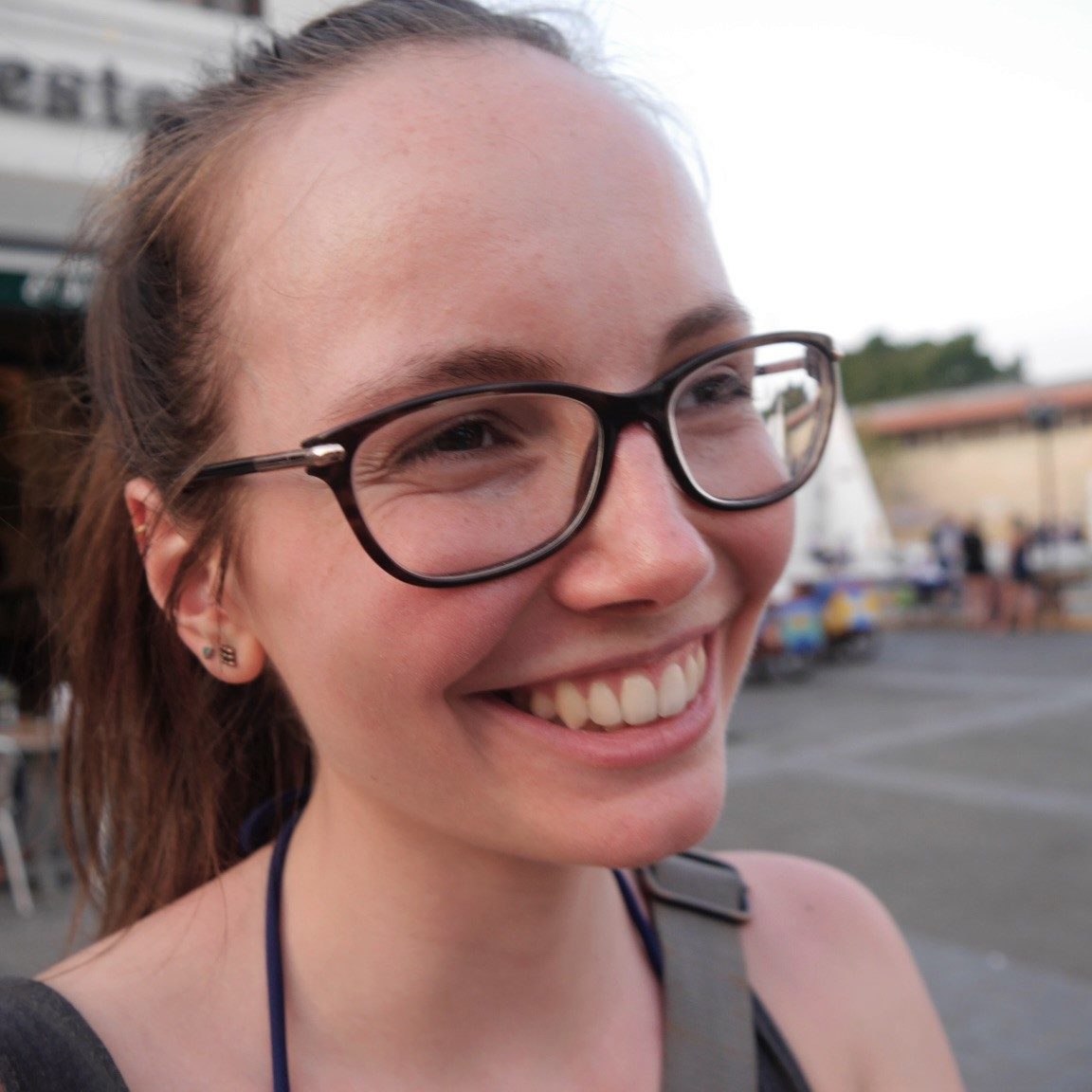 EduMais volunteer Julie volunteering in Rio de Janeiro's favelas to teach english