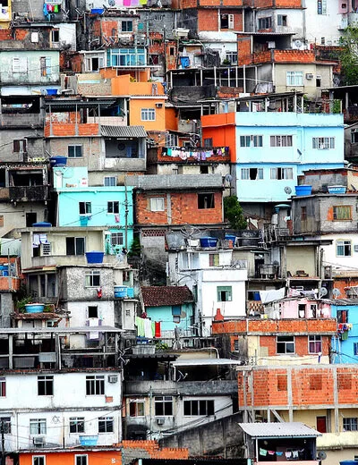 Volunteering-favela-rio-400x520